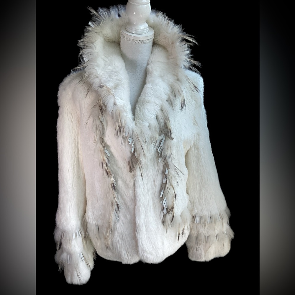 Elegant White Rabbit Fur Jacket - Picture 13 of 13